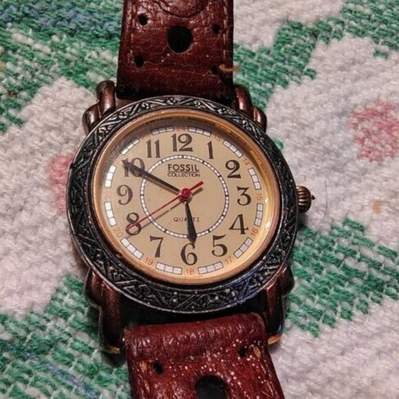 Ladies fossill watch - Picture 1 of 7